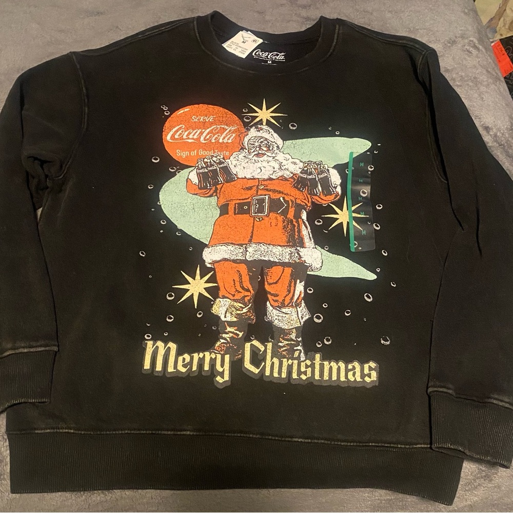 Coca-Cola crew neck sweatshirt!
Limited edition! 
Size medium